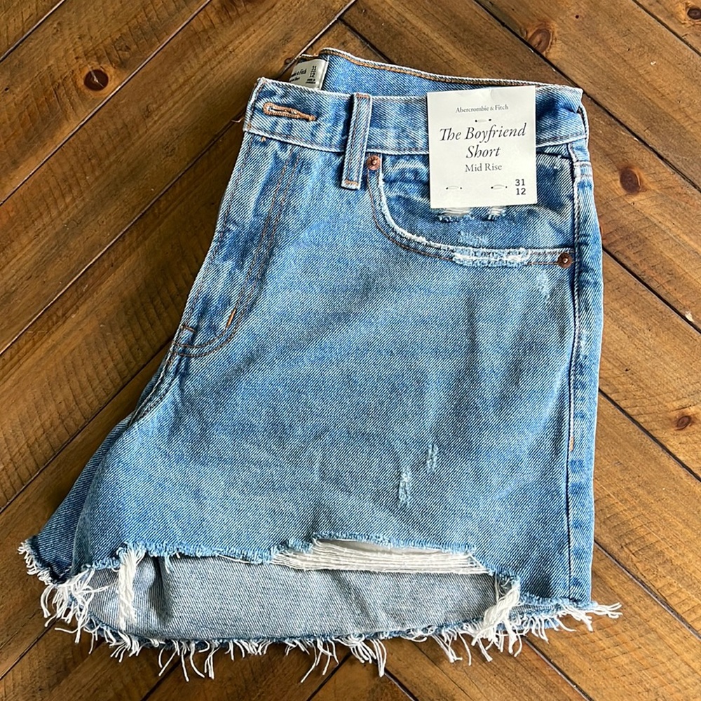 Abercrombie Mid Rise Boyfriend Short